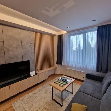 Zlatni Javor 312 Hotel apartamentowy 3*